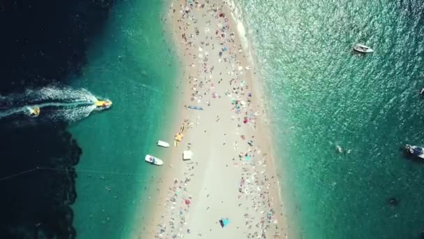 Sandy Pit and White Sand Beach on Brac Island, Κροατία, Αεροφωτογραφία υψηλής γωνίας — Αρχείο Βίντεο