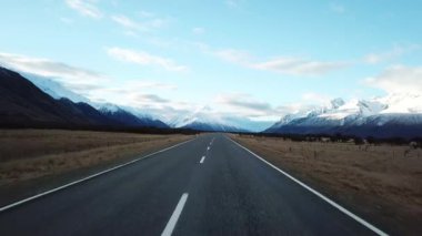 Boş Yol ve Yeni Zelanda 'da Twizel City' nin dışındaki hava manzarası