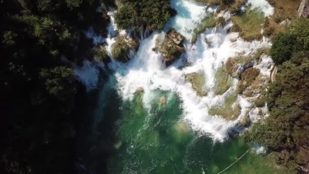 Parque Nacional Krka, Croacia. Vista aérea de Birdseye de River Cascade Falls — Vídeos de Stock