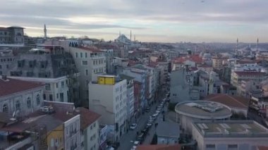 İstanbul 'da Alacakaranlık, Türkiye. Binaların ve camilerin hava görüntüsü