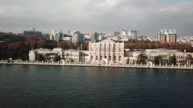 Dolmabahce Sarayı, İstanbul Türkiye. Landmark ve Martıların Hava Görünümü