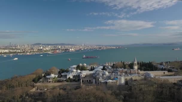 터키의 마우리 츠 이스탄불. 공중에서 본 탑 카피 왕궁 과 보스포러스 — 비디오