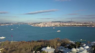 İstanbul 'daki Türk ve Boğaz ve Botların Havadan Görünümü