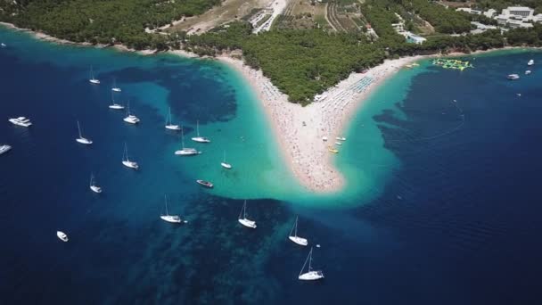 Golden Cape Beach alias Zlatni Rat, Insel Brac, Kroatien, Luftaufnahme der Küste — Stockvideo