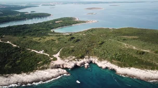 Hırvatistan 'ın Premantura Yarımadası ve Kamenjak Burnu' nun hava manzarası. Adriyatik Denizi — Stok video