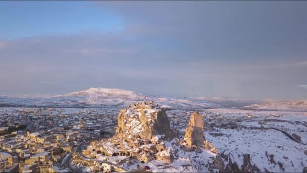 Vista aérea da cidade de Uchisar, Capadócia Turquia. Castelo e Paisagem de Inverno — Vídeo de Stock