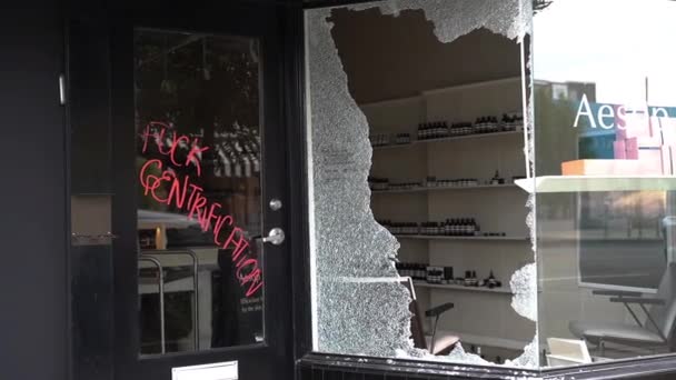 Brutna Windows of Shop i Los Angeles, Aftermath of Black Lives Matter Protester — Stockvideo