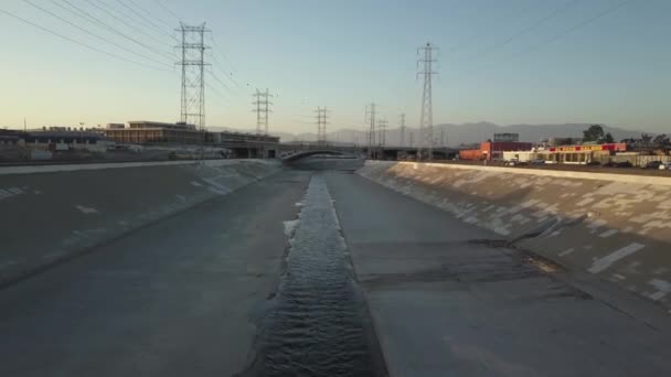 Widok z lotu ptaka z Los Angeles River Paved Canal, Famous Movie Location, Kalifornia — Wideo stockowe