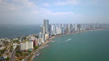 Kolombiya, Cartagena Yarımadası 'ndaki lüks otellerin hava görüntüsü. Egzotik Tatil