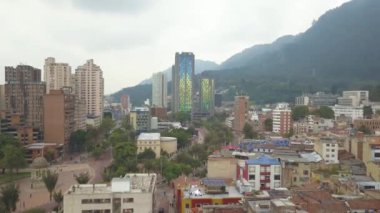 Bogota, Kolombiya. Öğrenci Şehri U Kuleleri ve Merkez Mahallesi Havadan Görünümü