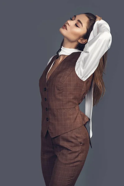 Fashion Minimalist Portrait Brunette Female Model Grey Background Stylish Clothing — Stock Photo, Image