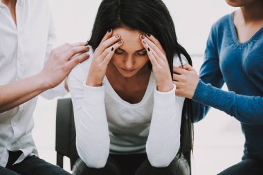 Duygu ağrı ve depresyon. Depresif genç kadın