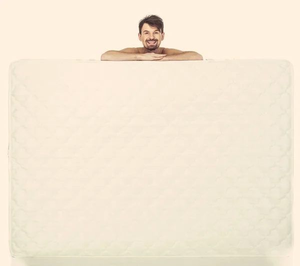 Bílá vousatá šťastný muž izolované na bílém — Stock fotografie
