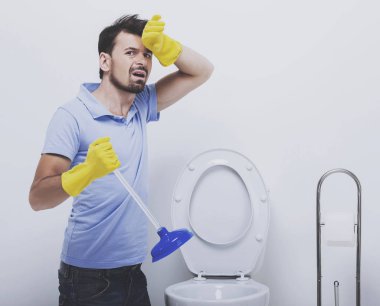 Tesisatçı lavabo banyo lavabo pompası ile Temizleme.