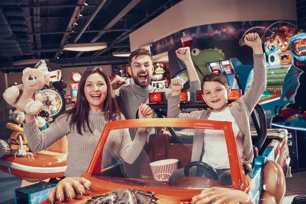 Happy Family Amusement Center Family Rest Leisure Spending Holiday Together — Stock Photo, Image