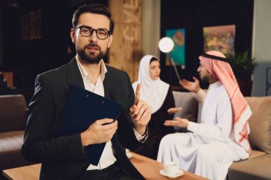 Aile psikoterapist kapalı yardım Arap evli. Psikoterapist için ziyaret edin.