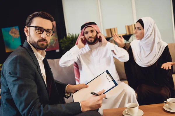 Successful Psychologist Reception Solves Problems Arab Couple Visit Family Psychologist — Stock Photo, Image