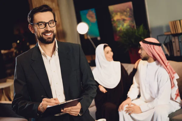 Familie Psychotherapeut Binnen Help Getrouwd Paar Arabische Bezoek Aan Psychotherapeut — Stockfoto