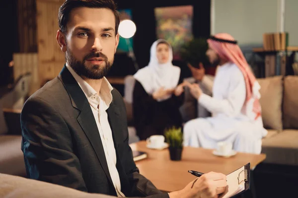 Familie Psychotherapeut Binnen Help Getrouwd Paar Arabische Bezoek Aan Psychotherapeut — Stockfoto