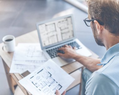 Başarılı bir iş adamı olarak freelancing nişanlı.