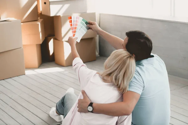 Man and Woman Sitting on Floor After Moving . — Stock Photo, Image
