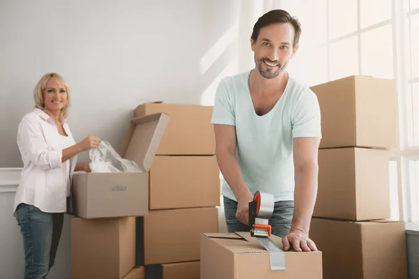 Packing Boxes with Building Tape in Order to Move. — Stock Photo, Image