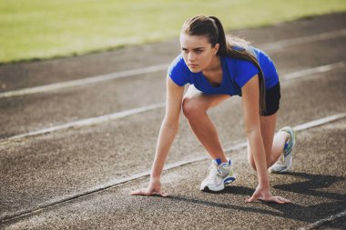 Çekici sportif kızı hazır Sprint çalıştırmak için.