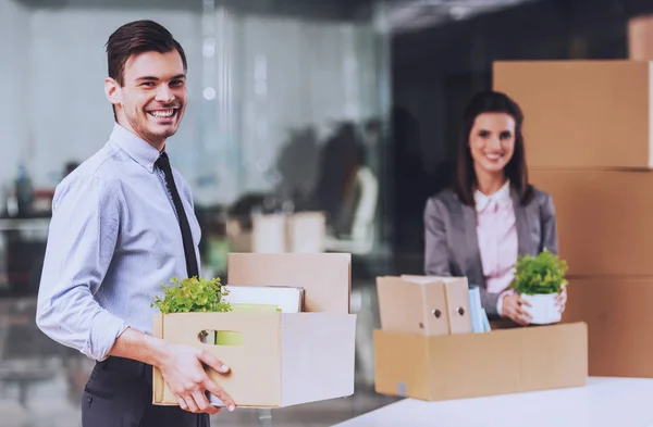 Trabajadores con cajas de cartón . —  Fotos de Stock