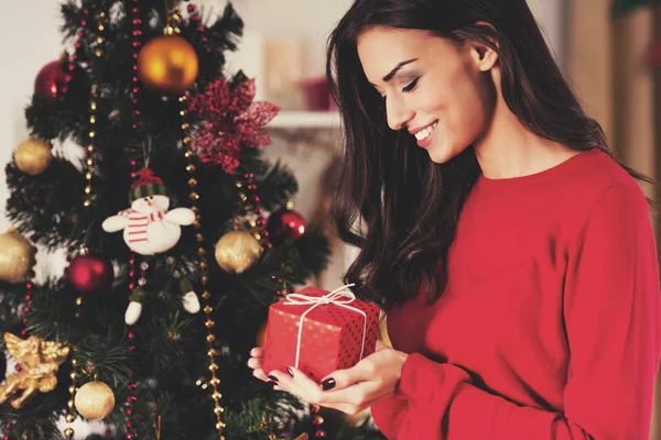 Damenuhr Weihnachten Porträt Einer Jungen Frau Vorbereitungen Für Das Fest — Stockfoto