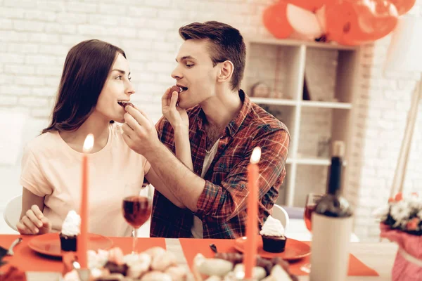 Cena Romantica Coppia Allegra San Valentino Amatevi Concetto Vacanza Dell — Foto Stock