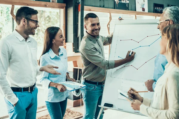 Business People Work Office Teamwork Concept Inglés Colaboradores Sonrientes Están —  Fotos de Stock