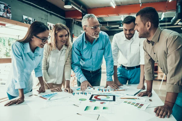 Affärsmän Arbete Office Teamwork Concept Grupp Leende Kollegor Som Arbetar — Stockfoto