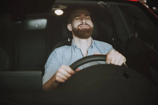 Yakışıklı Adam Portresi Enjoy Night Driving Kafkas Başarılı Sakallı Erkek — Stok fotoğraf