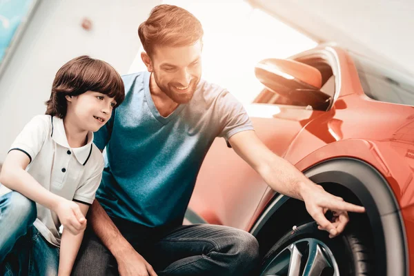 Young Family Choosing New Car Showroom Automobile Salon Father Son — Stock Photo, Image