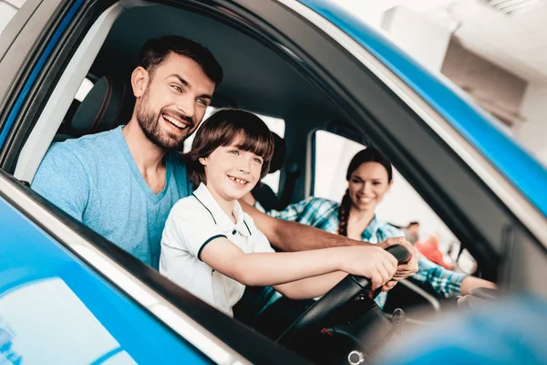Man Son Sitting Wheel New Vehicle Smiling Family Car Buying — Stock Photo, Image