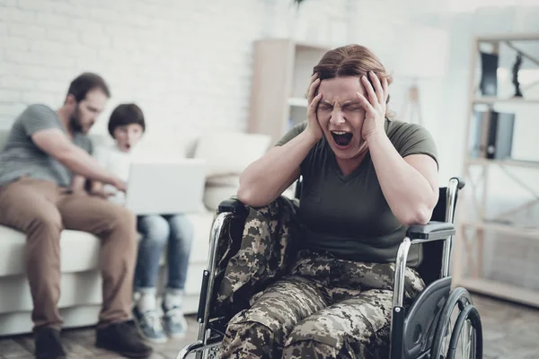 Behinderter Soldat Rollstuhl Leiden Sie Unter Schmerzen Treffen Nach Dem — Stockfoto