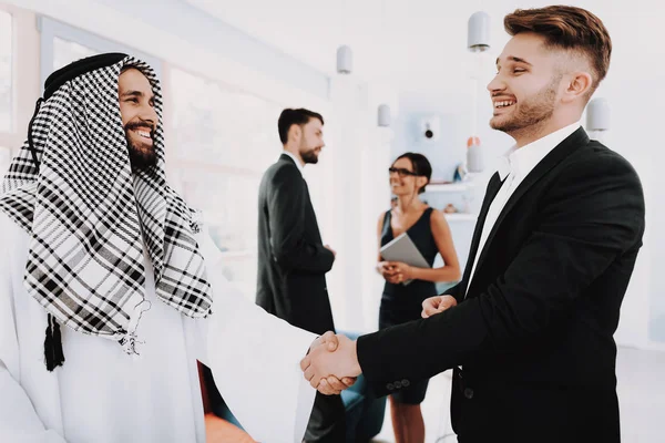 Arabian Businessman Has Handshake Manager Money Investment Talking Colleagues Partnership — Stock Photo, Image