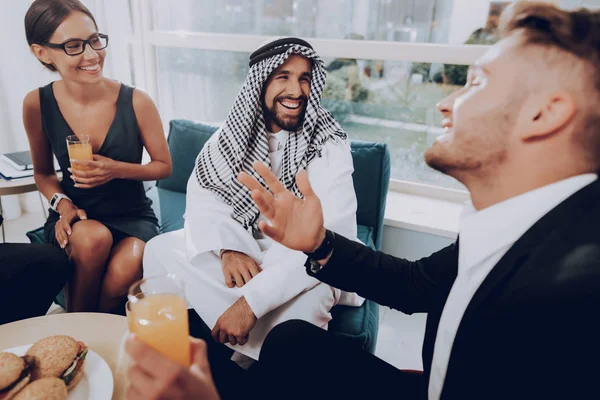 Arabian Businessman Having Dinner Partners Money Investment Talking Managers Partnership — Stock Photo, Image
