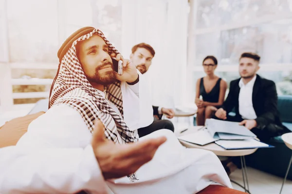 Arabian Businessman Discussion Meeting Partners Money Investment Paper Documents Talking — Stock Photo, Image