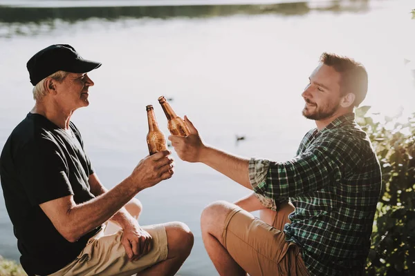 Smiling Men Drinking Beer River Summer Man Shirt Bearded Guy — Stock Photo, Image
