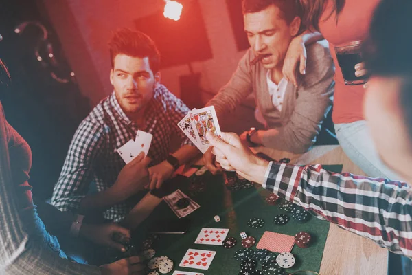 Young Friends Playing Poker Party Home Playing Games Indoor Fun — Stock Photo, Image