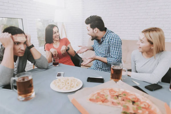 Young Smiling People Have Fun Party Home Playing Games Eating — Stock Photo, Image