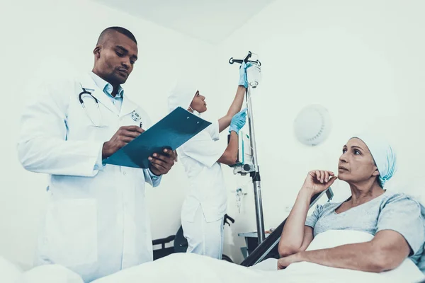 Nurse Puts Dropper Clinic Nurse Clinic Cancer Patient Stethoscope Neck — Stock Photo, Image