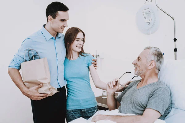 Gente Feliz Paciente Feliz Anciano Personas Hospital Hombre Físico Clínica —  Fotos de Stock