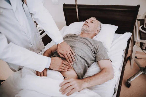 Professionell Läkare Hjälp Patient Klinik Läkare Och Patient Klinik Läkare — Stockfoto