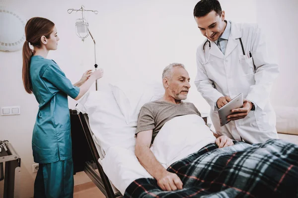 Läkare Och Patient Läkare Och Patient Sjukhus Läkare Och Sjuksköterska — Stockfoto