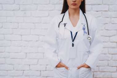 Steteskop ve terapi ve Eczacılık ile insanlara yardım. Meslek eczane işareti ile. Sağlık ve mutlu bir gün. Hemşire sağlıklı insanlarla. İnsanlar için sağlık. Hemşire yardım hayat insanlar. Hasta ve hemşire.