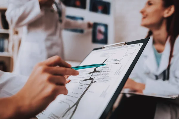 Krankenschwester Unterstützt Studentin Bei Pharmazie Gesundheits Und Krankenpfleger Helfen Bei — Stockfoto