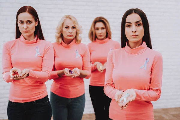 Kaukasiska Med Vackra Rosa Blus Bra Dag För Mode Vänner — Stockfoto