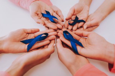 Mutlu arkadaş ve silah şeritler ile mutlu zaman.